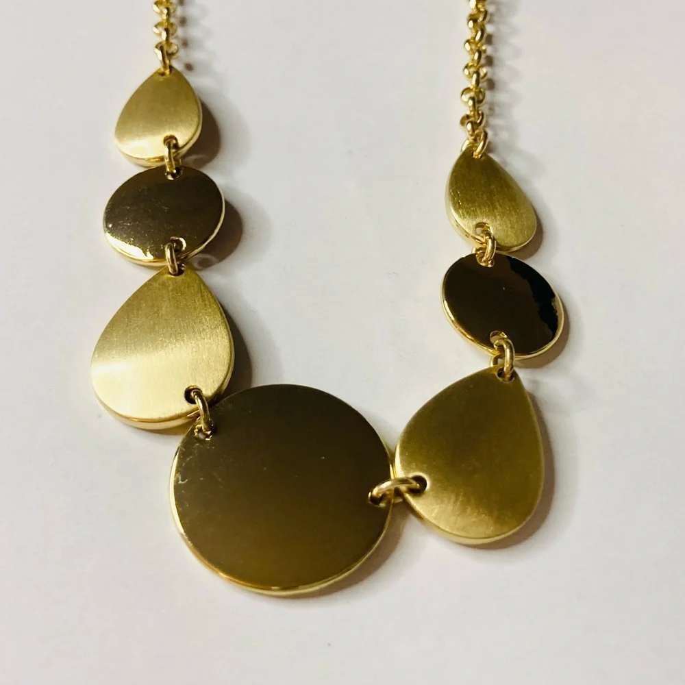 Beautiful Gold Disc Statement Necklace - Liz Claiborne - Picture 3 of 4